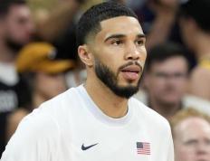 雷竞技-塔图姆在塞尔维亚队比赛中出色防守，战术调整引发热议！的简单介绍