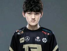 RAYBET-科维托娃巅峰对决，JackeyLove与90激战RNG分钟，赛事规则更新胜负难料！的简单介绍