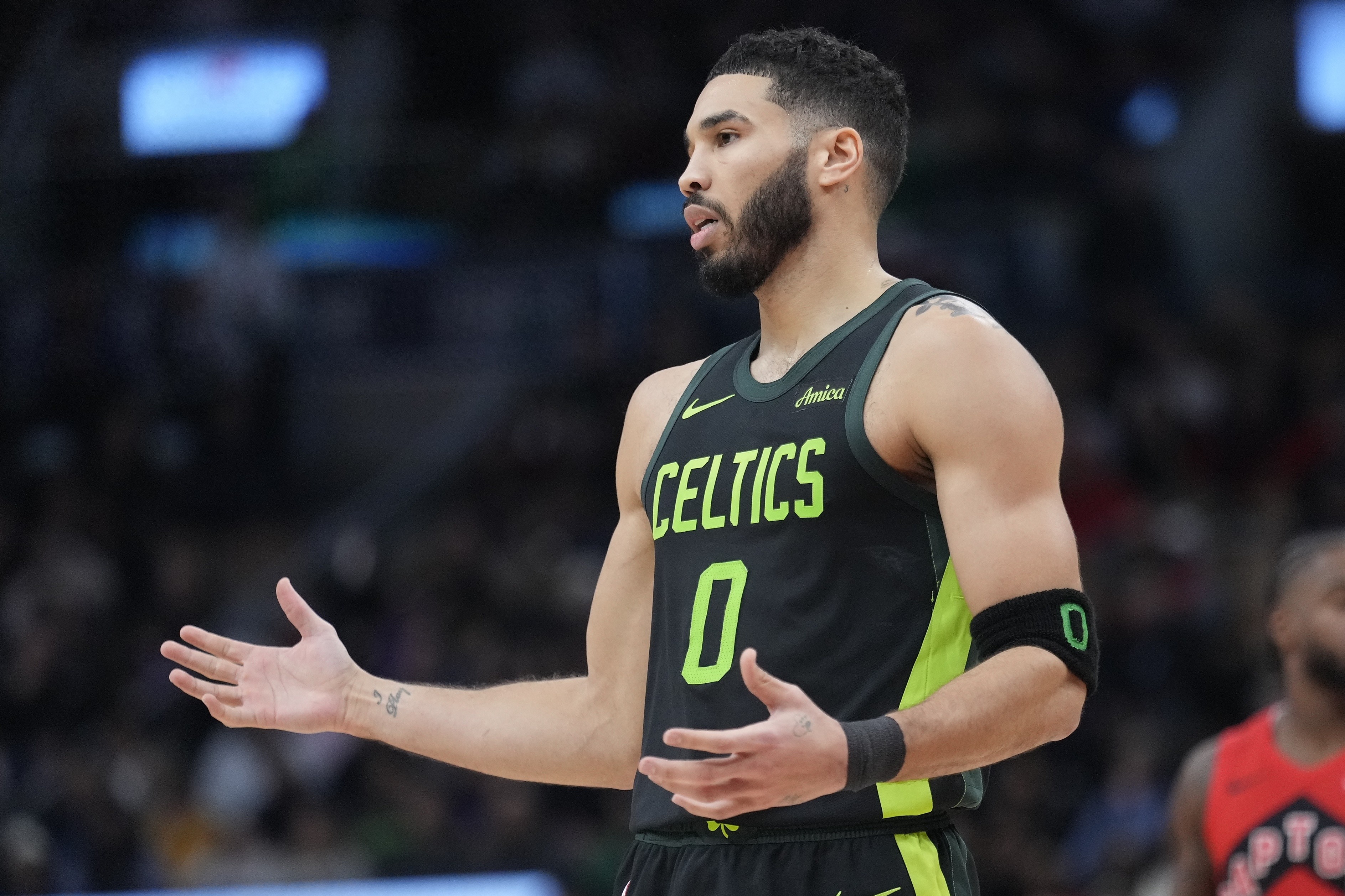 雷电竞-关于IG不断突破!,塔图姆连续二十场比赛得分超过出色防守比赛高潮迭起的信息