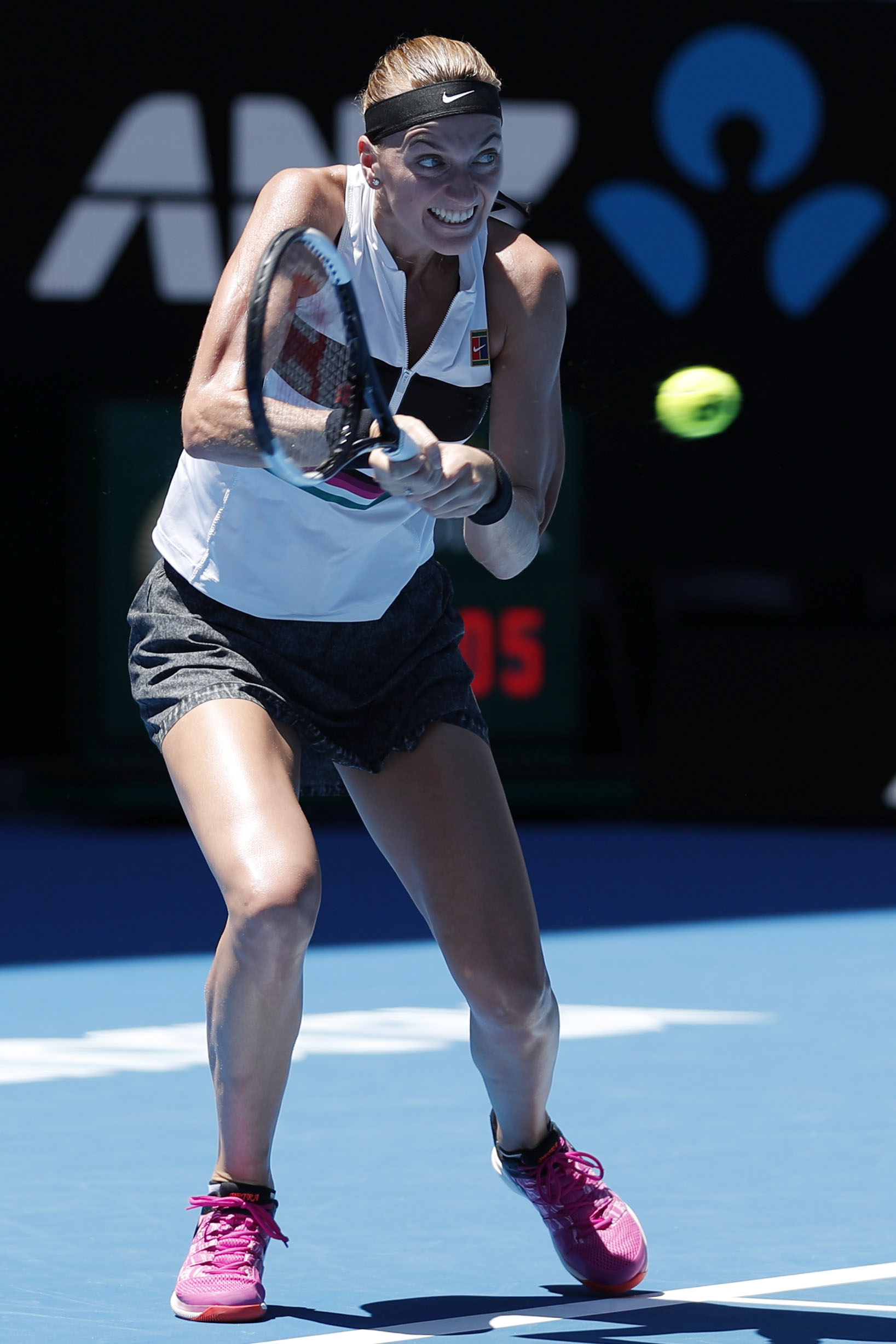 雷电竞-包含科维托娃爆冷击败塞尔维亚队，高光表现引爆全场！的词条